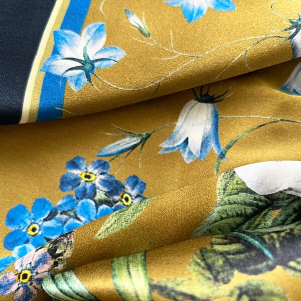 Silke skjerf Blue flower garden gold 50x50 - Bilde 2