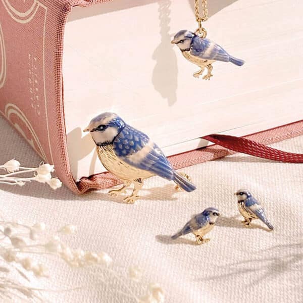 Alternative view of Fable øredobber Blåmeis i emalje Studs